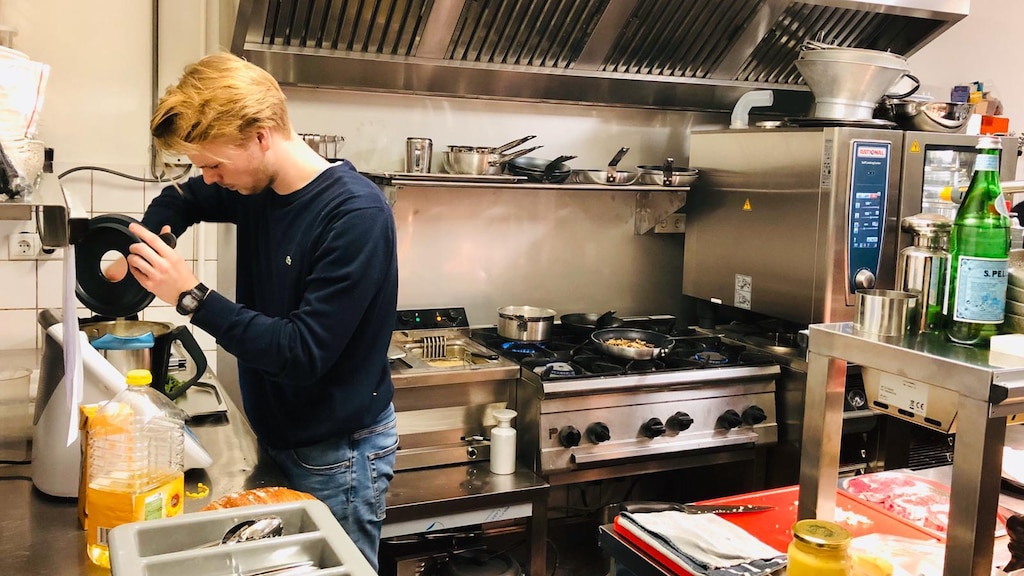 Cas moest zijn nieuwe restaurant na één uur sluiten en gaat nu wéér dicht: 'Ik moest janken'