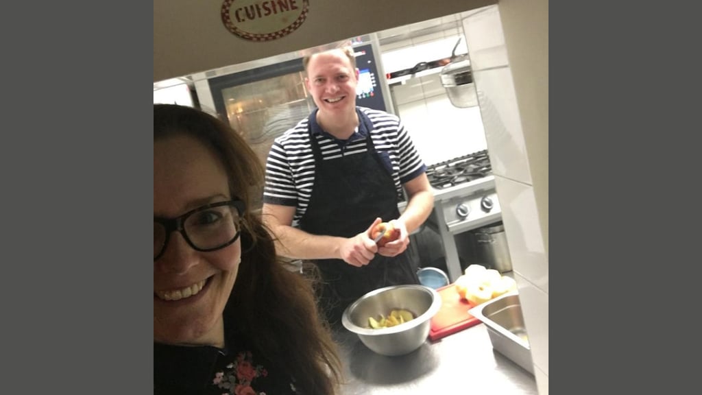 Marc en zijn vrouw in de keuken van hun restaurant Bistro le Goût in Eindhoven.