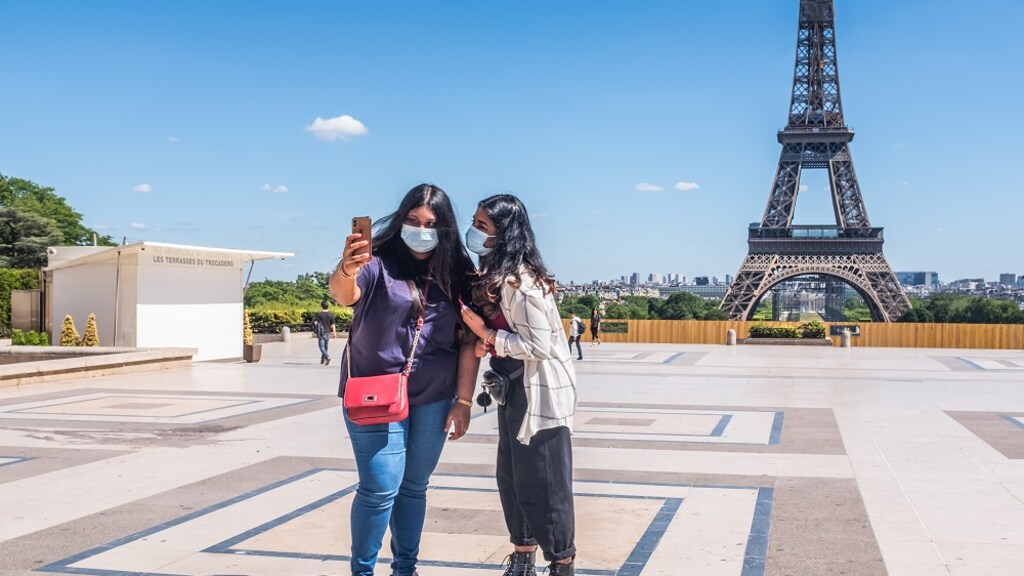 Strengere lockdown voor heel Frankrijk gaat in: avondklok en scholen sluiten
