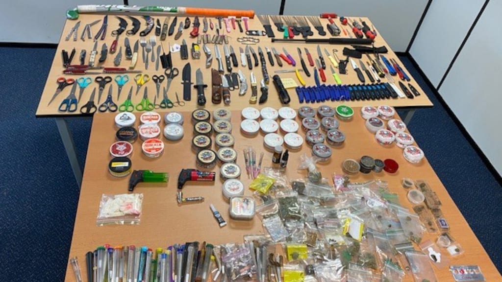 Steekwapens, drugs en messen: dit is de vangst na maandje kermis Den Haag