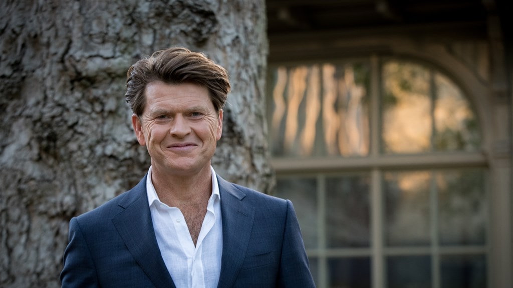 Beau van Erven Dorens maakt statement met borsthaar-foto