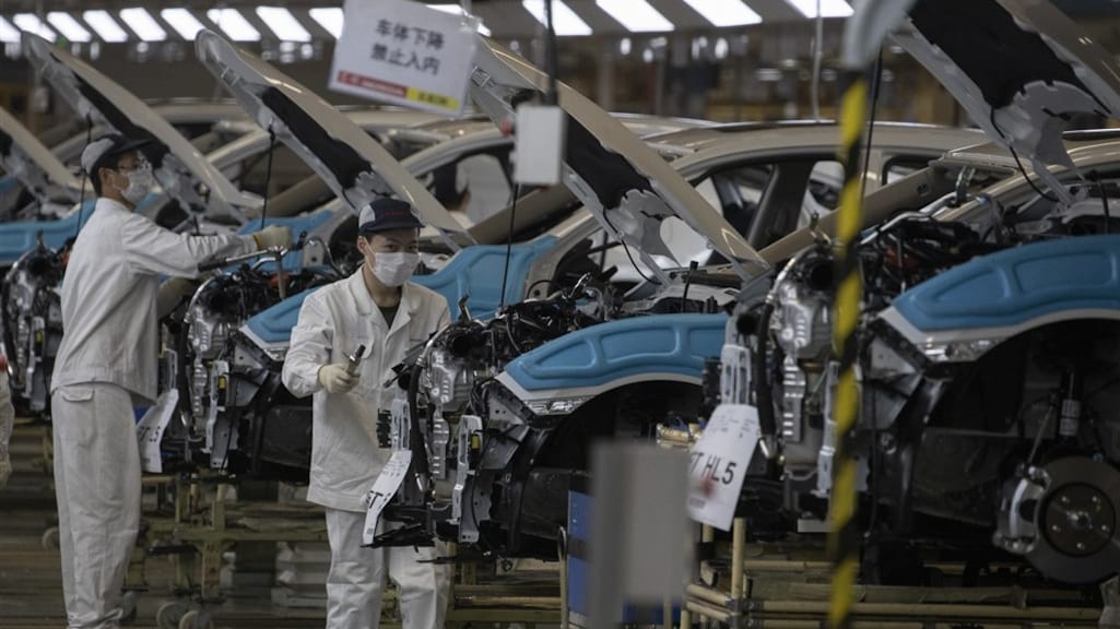 Deze autofabriek van Dongfeng in Wuhan draaide in april alweer op volle toeren.