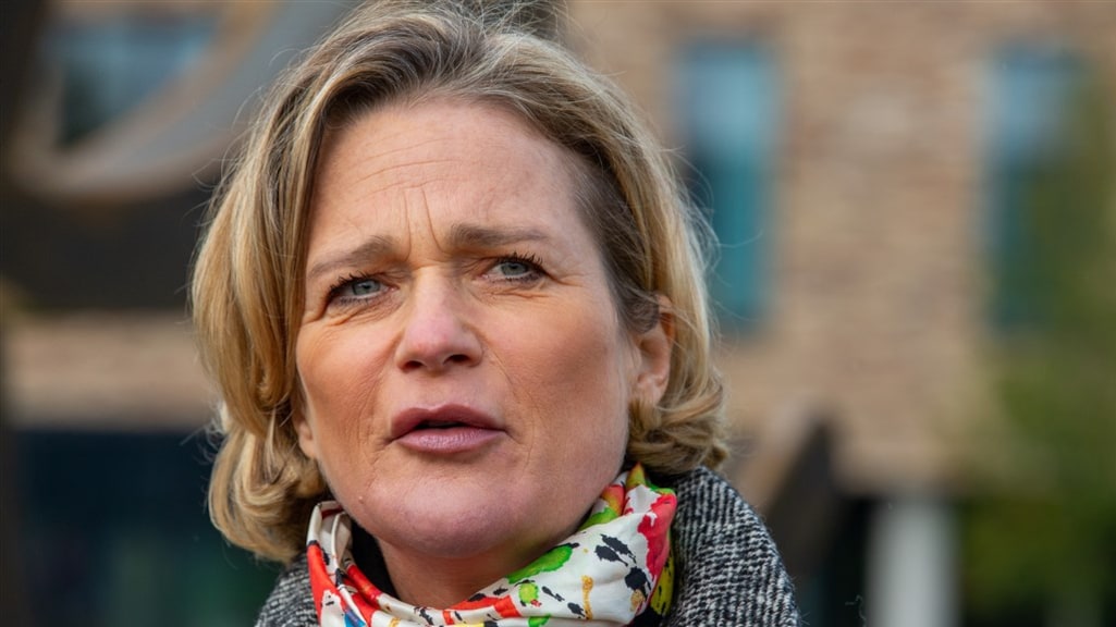 Prinses Delphine vertelt voor eens en altijd haar verhaal in docu