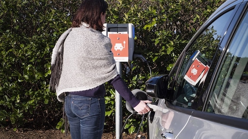 ACM: kosten opladen elektrische auto moeten duidelijker