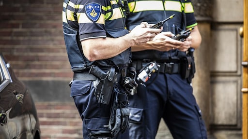 Man verkoopt drugs vanuit auto met 1-jarige op achterbank