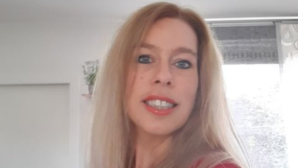 Angelique heeft stress door het sluiten van haar café.