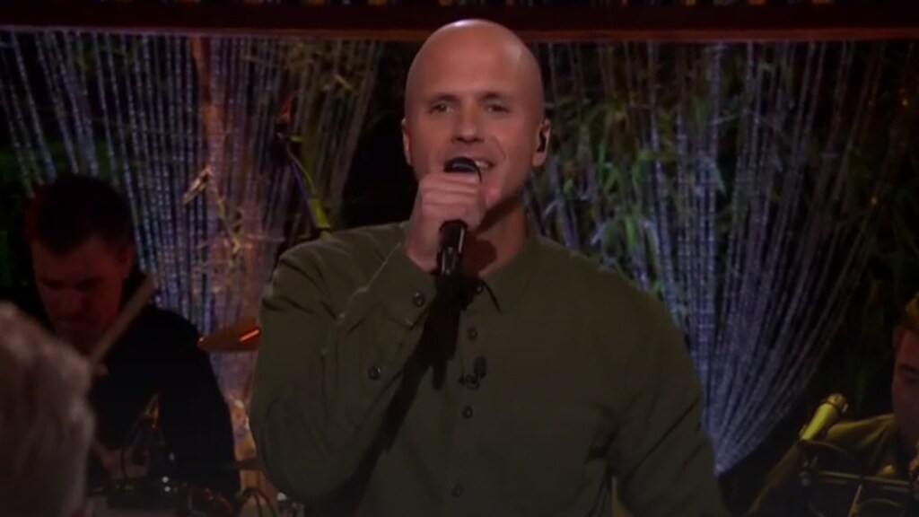 Milow blaast Beste Zangers-kijkers omver met Franse 'zomerhit'