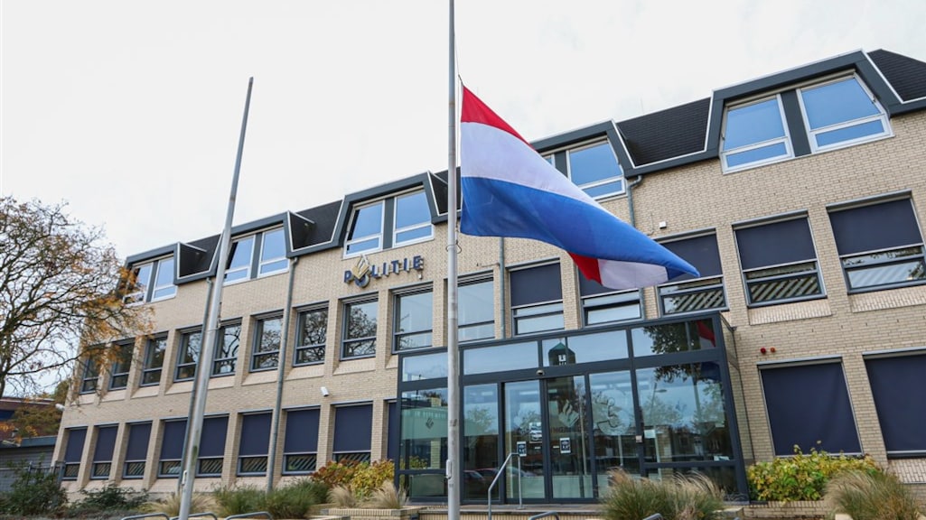 Vlaggen halfstok: politie rouwt om overleden collega