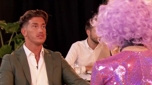 Niek uit de Bachelorette beleeft bijzondere dates met drag queens