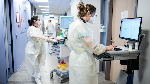 Zorgpersoneel moedeloos door corona, ziekenhuizen zetten psychologen in