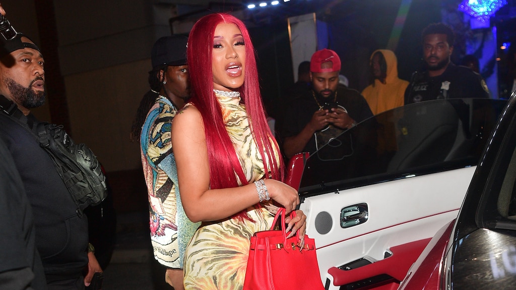 Cardi B reageert op racistische uitspraak na tonen Hermès-tassen