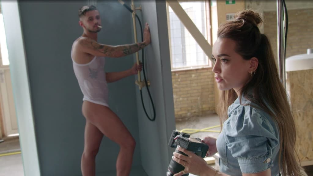 Love Island-ster blinkt uit als naaktmodel in Perfecte Plaatje