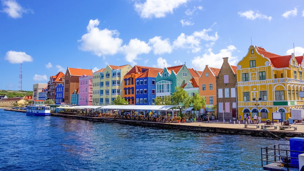 Nieuwe maatregelen op Curaçao: avondklok en verplichte mondkapjes