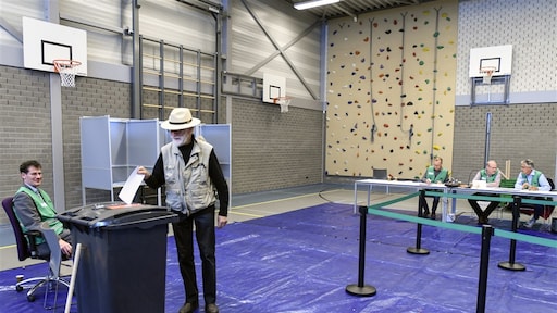 Drie dagen stemmen tijdens verkiezingen in maart, 70+'ers mogen stemmen per brief