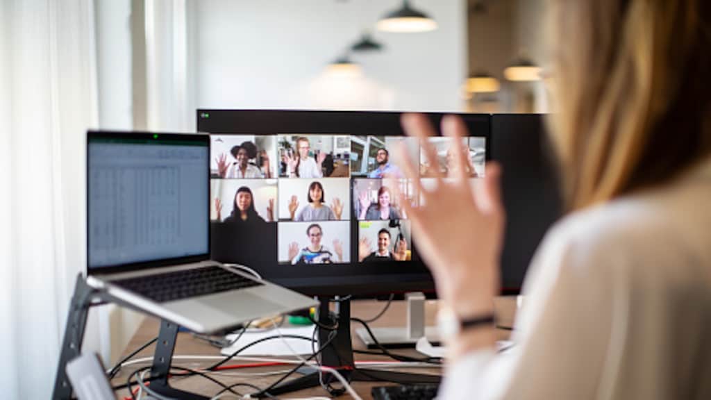 Ziek van thuiswerk: 'De balans is zoek, en die moet snel terug'