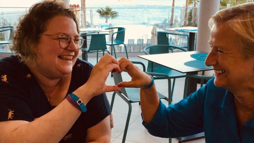 Yvette, samen met moeder Ingrid