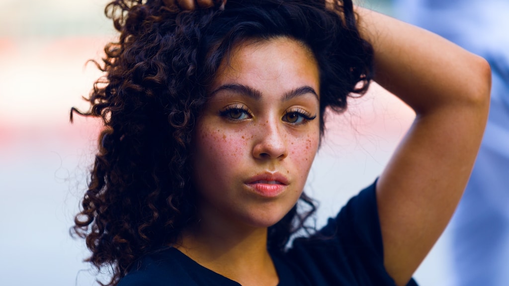 Klaar met rode vlekken in je gezicht? Zo werk je ze weg