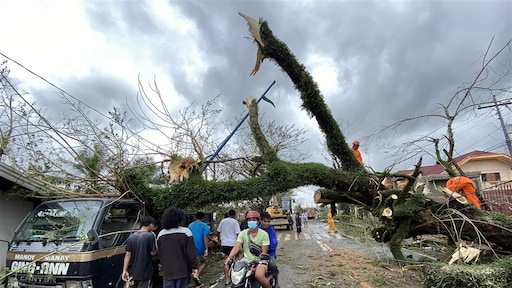 Supertyfoon Goni raast over Filipijnen: 'Het is een monster'