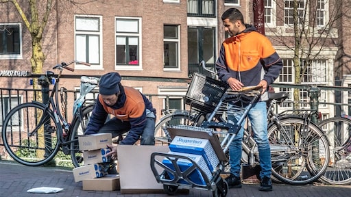 Pakketbezorgers vrezen winkelsluiting: 'Bekaf en overwerkt'