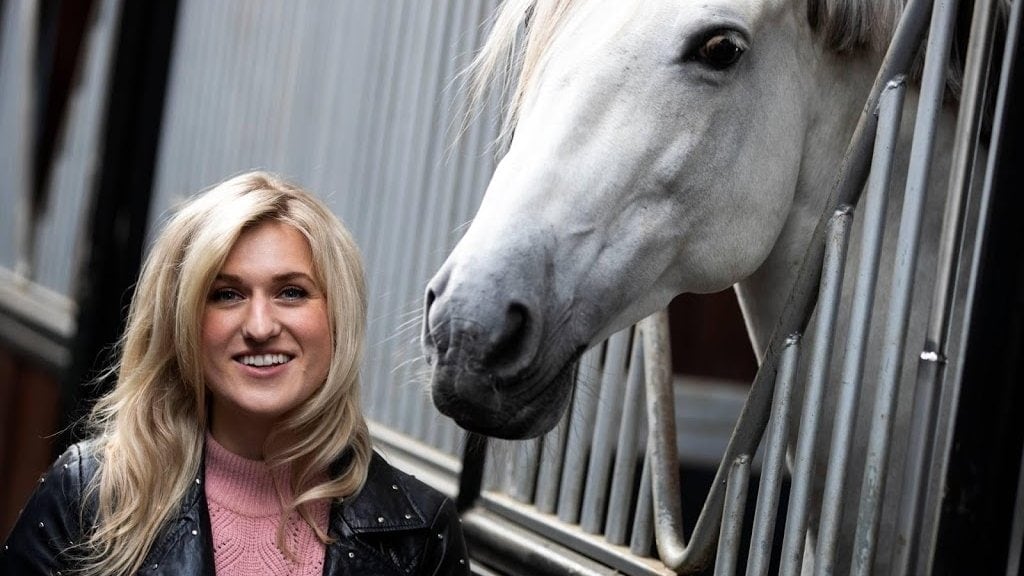 Britt Dekker werkt aan vervolg op paardenfilm Whitestar