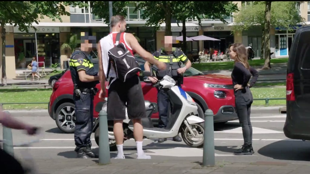 Politie houdt Bibi Breijman staande in Het Perfecte Plaatje