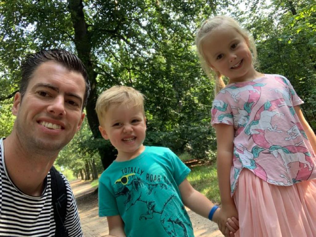 Thijs stond oog in oog met ontsnapte chimpansees: '10 meter van mijn zoon af'