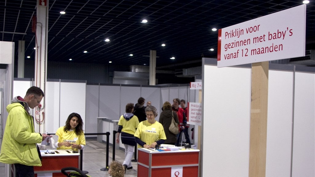 Massale vaccinatie tegen Mexicaanse Griep, in de Jaarbeurs in Utrecht in 2009.