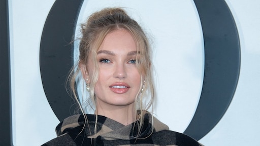 Romee Strijd laat haar baby Mint voor het eerst zien