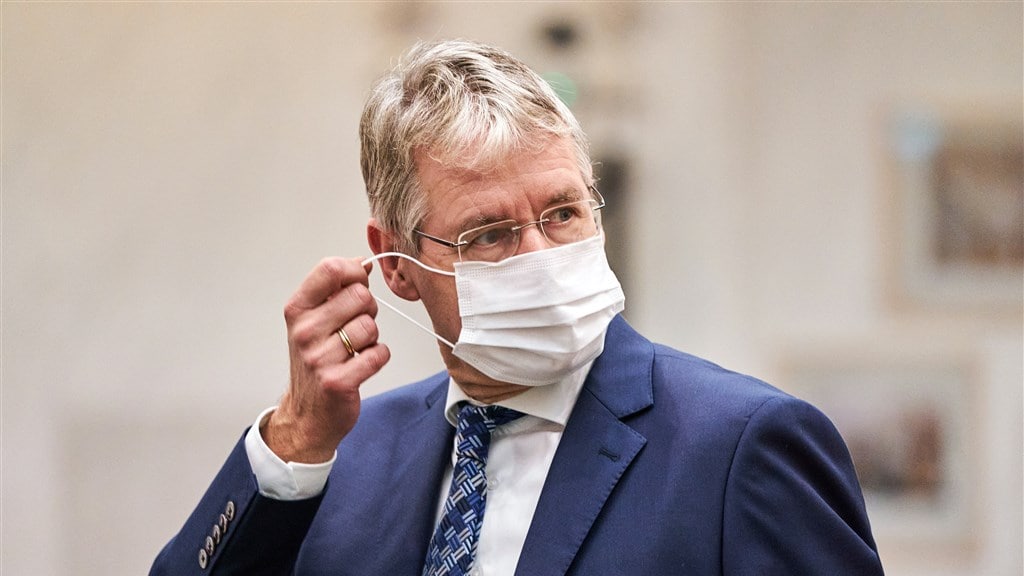 Minister Slob onder vuur na uitspraken homoseksualiteit op school