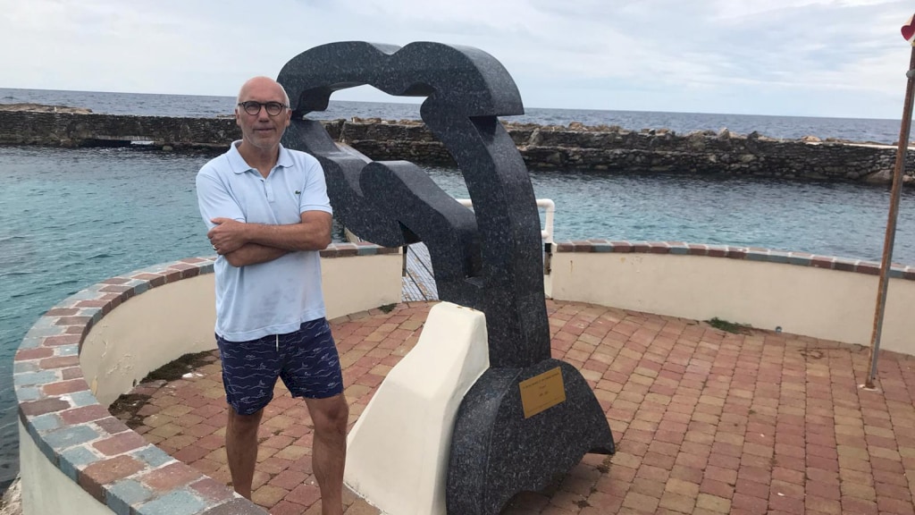 Arjen zwom met dolfijnen in Curaçao.