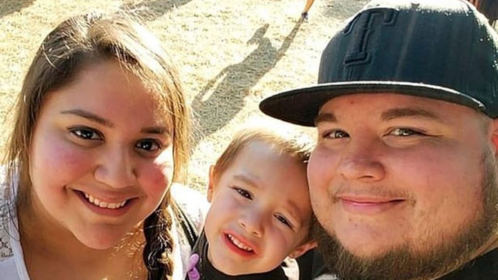 Raiden met zijn moeder en zijn vader