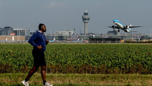 Hoekstra in gesprek over extra steun om Air France-KLM in de lucht te houden