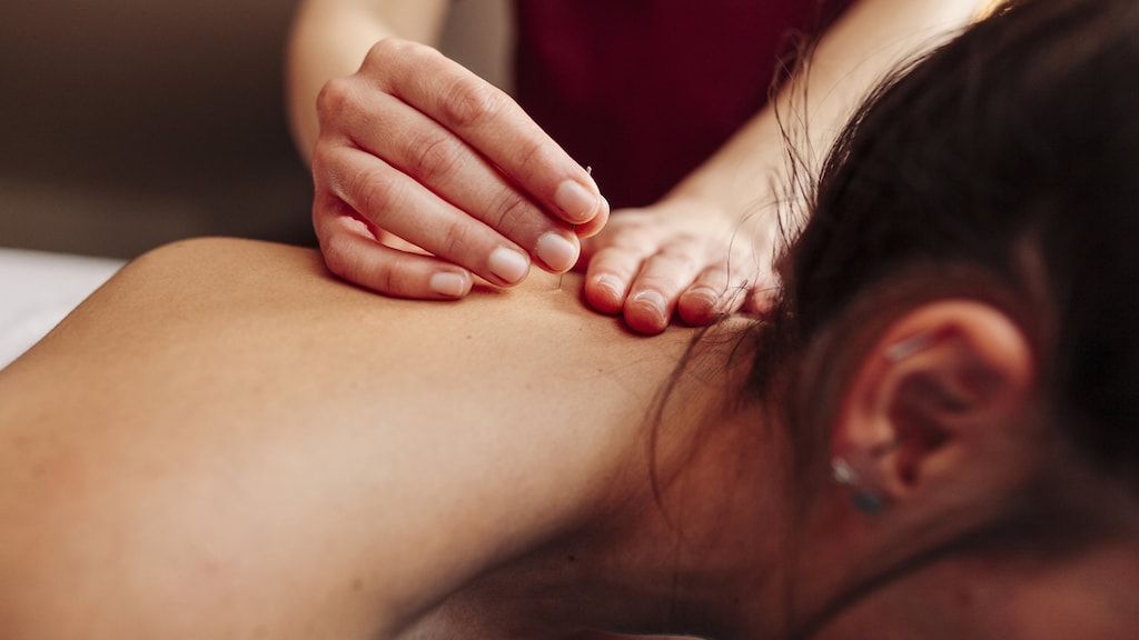 Wegprikken die rugpijn: hoe werkt dry needling precies?