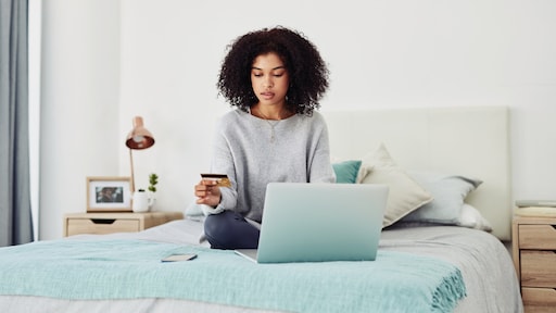 Sabine vertrouwt nooit meer blindelings iemand haar geld toe