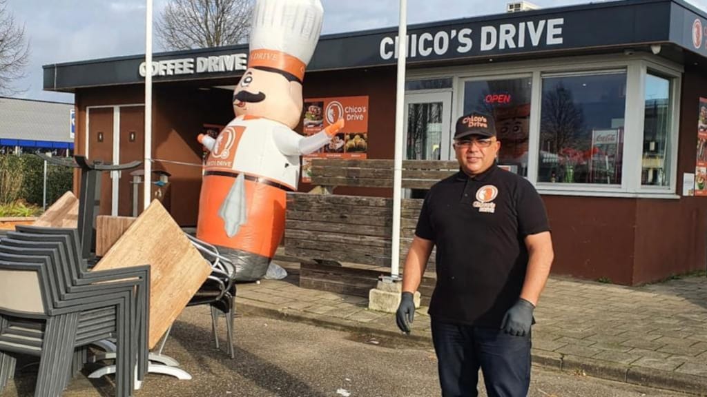 Van stemmen tot Sinterklaas: de drive-through is niet meer weg te denken