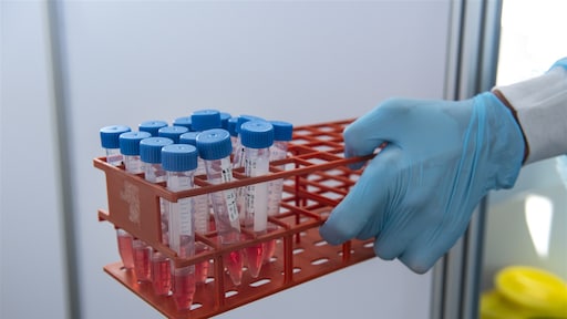 Halfjaar na coronabesmetting nog antistoffen bij 9 op de 10 mensen