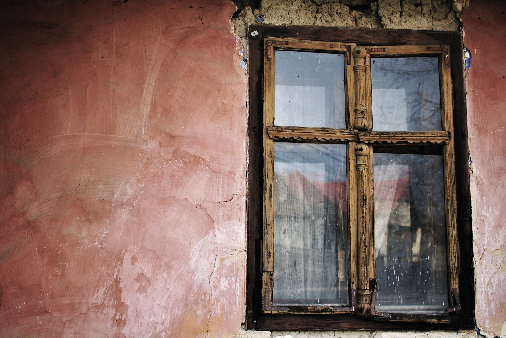 Zo verwijder je zelf houtrot uit je kozijn