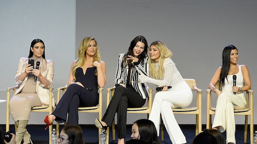 Zó luxe en overdadig vieren de Kardashians Thanksgiving
