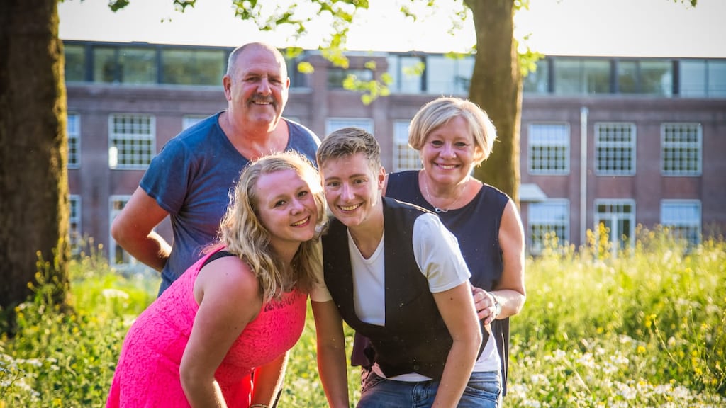 Frank, samen met zijn vrouw en twee dochters