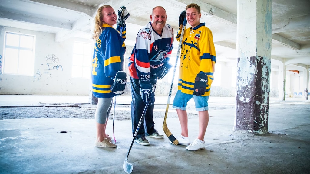 Jill (rechts), samen met haar vader en zus