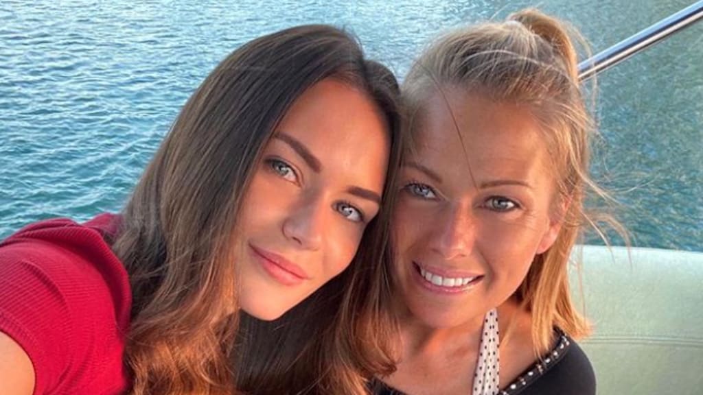 Geschokte reacties na foto Temptation-Megan met moeder