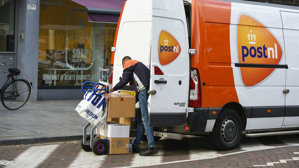 Advies PostNL aan consument: 'Wacht nog even met pakketjes terugsturen'