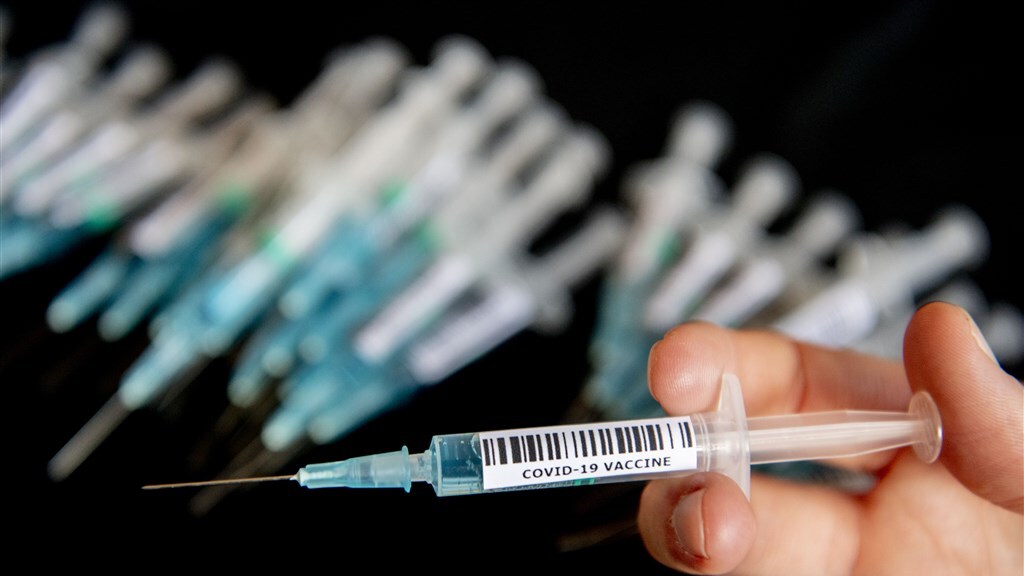 Britse goedkeuring coronavaccin Pfizer, volgende week beschikbaar