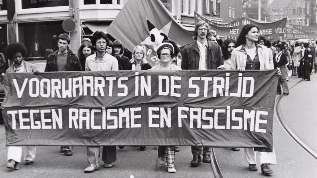 Een demonstratie tegen racisme in de jaren 70.