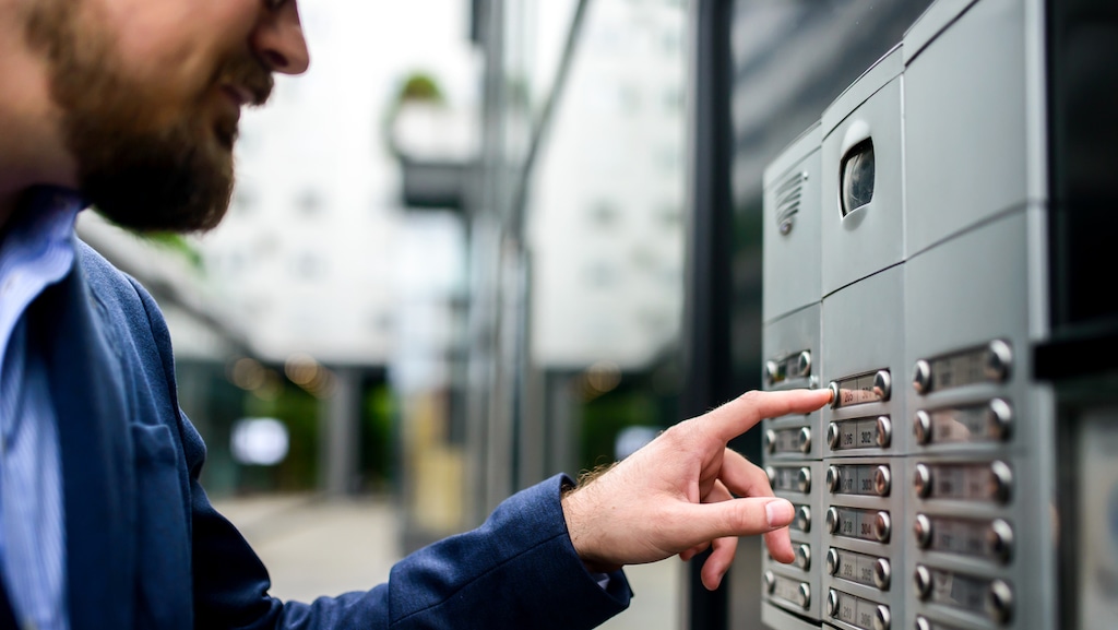 Pam: 'Gelukkig ligt er niet per ongeluk iemand anders in mijn bed'