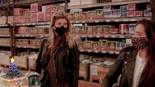 Pauline snapt niks van kerstdorpjes-hobby Leslie in Echte Gooische Moeders