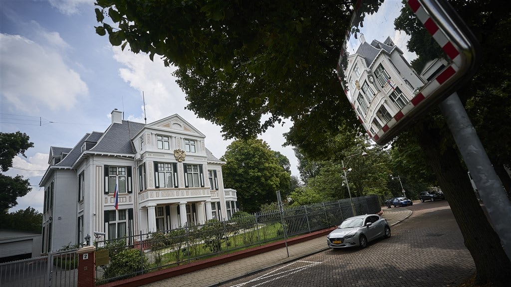 Geheime dienst AIVD rolt Russisch spionagenetwerk op in Nederland