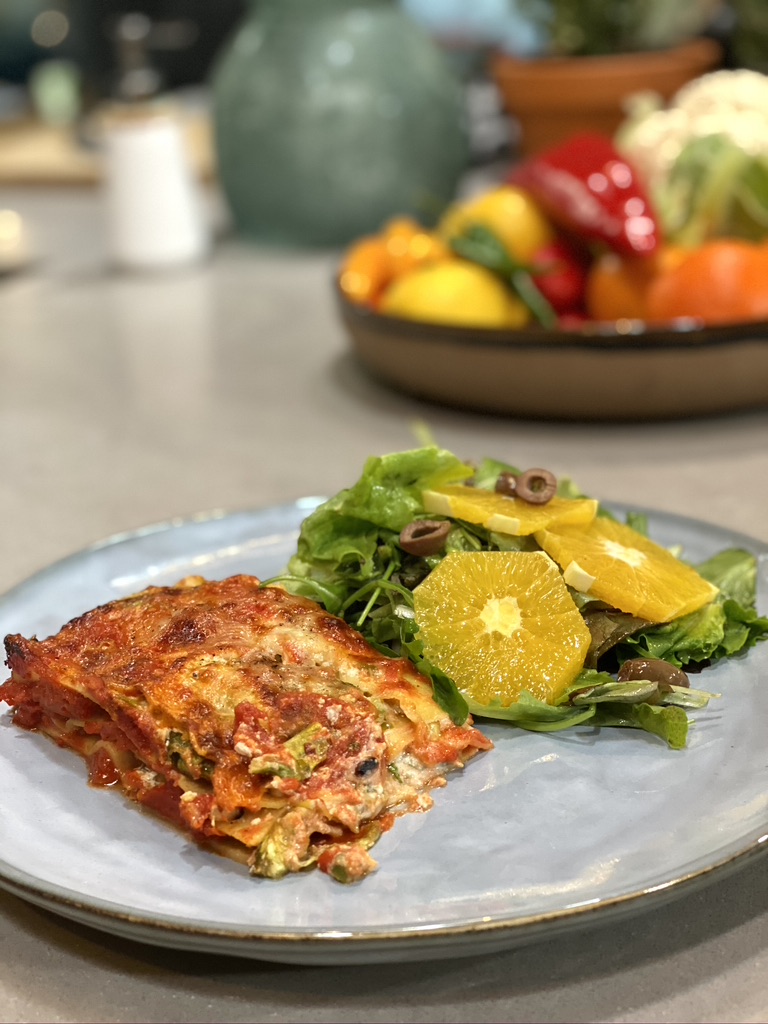 Vegetarische lasagne met ricotta en Italiaanse salade