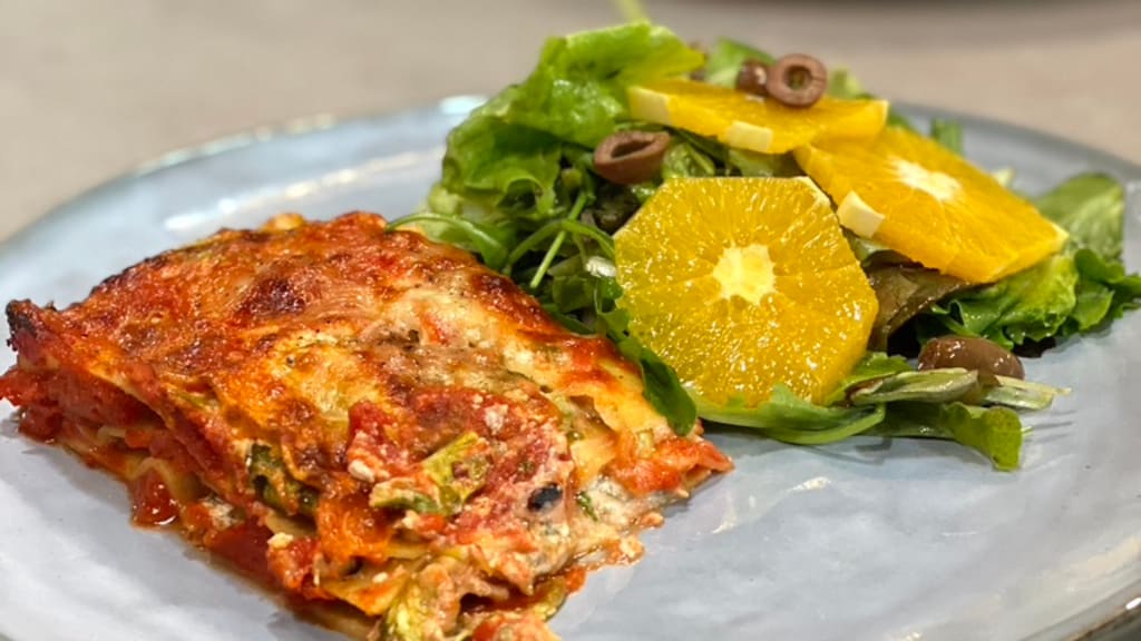 Vegetarische lasagne met ricotta en Italiaanse salade