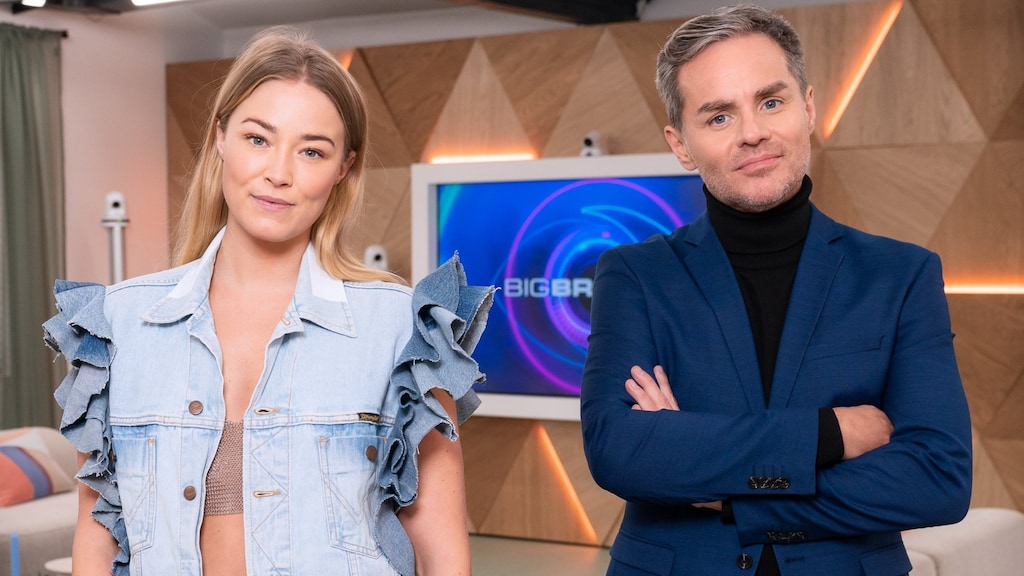 Geraldine en Peter in de woonkamer van het huis waar het allemaal gaat gebeuren.